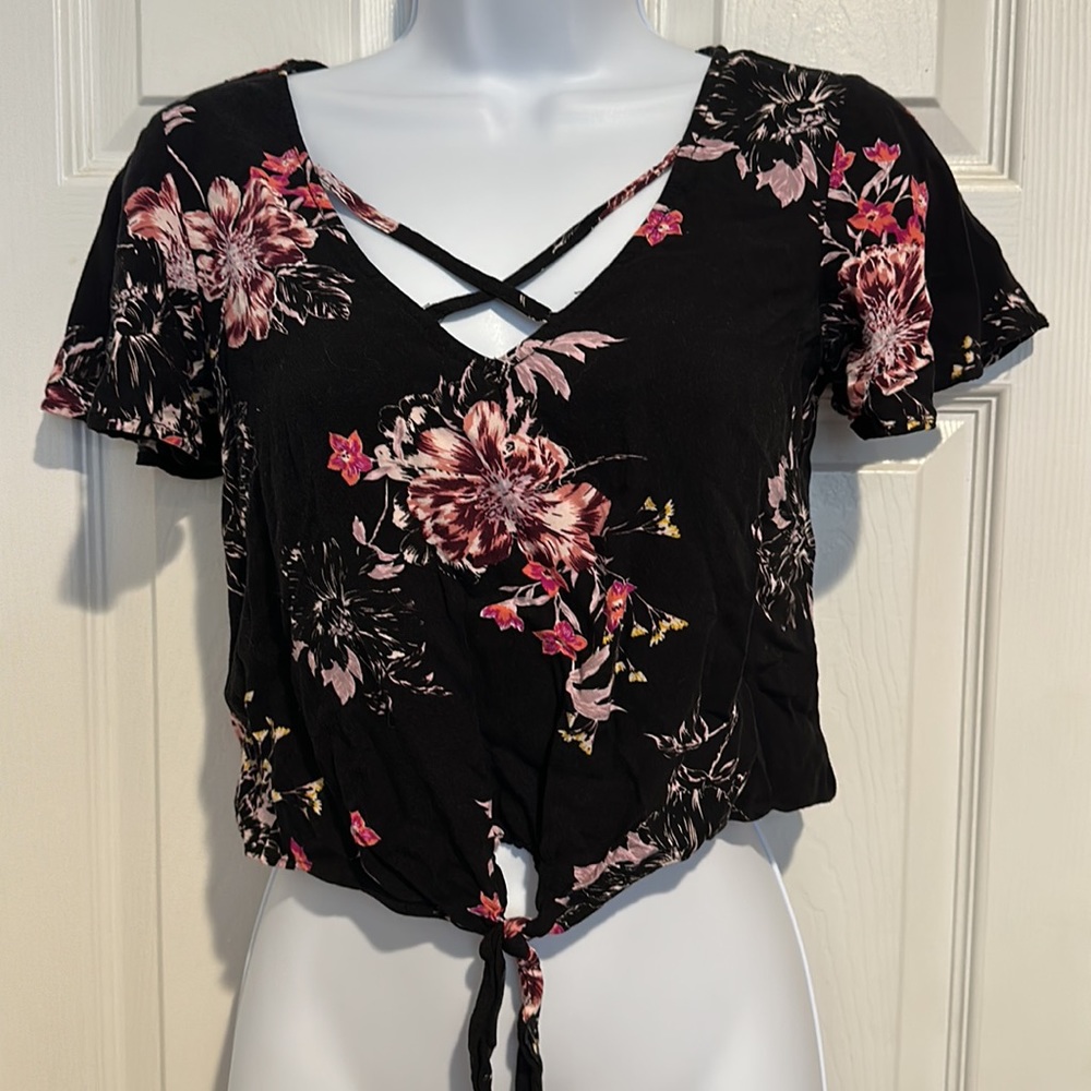 XS Mudd black floral crop top
